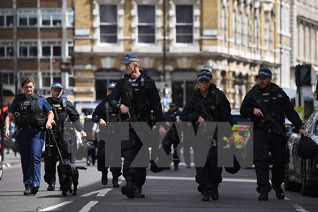 Cảnh sát Anh tuần tra tại London.